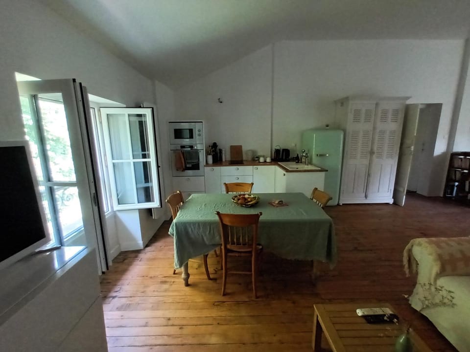 Villa Séquoia - Suite familiale - 4 adules 1 enfant - SDB privée Bed and Breakfast in Nouvelle-Aquitaine