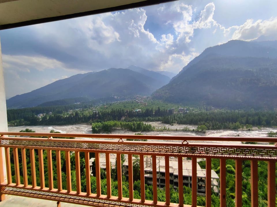 View (from property/room), Balcony/Terrace, Mountain view, River view