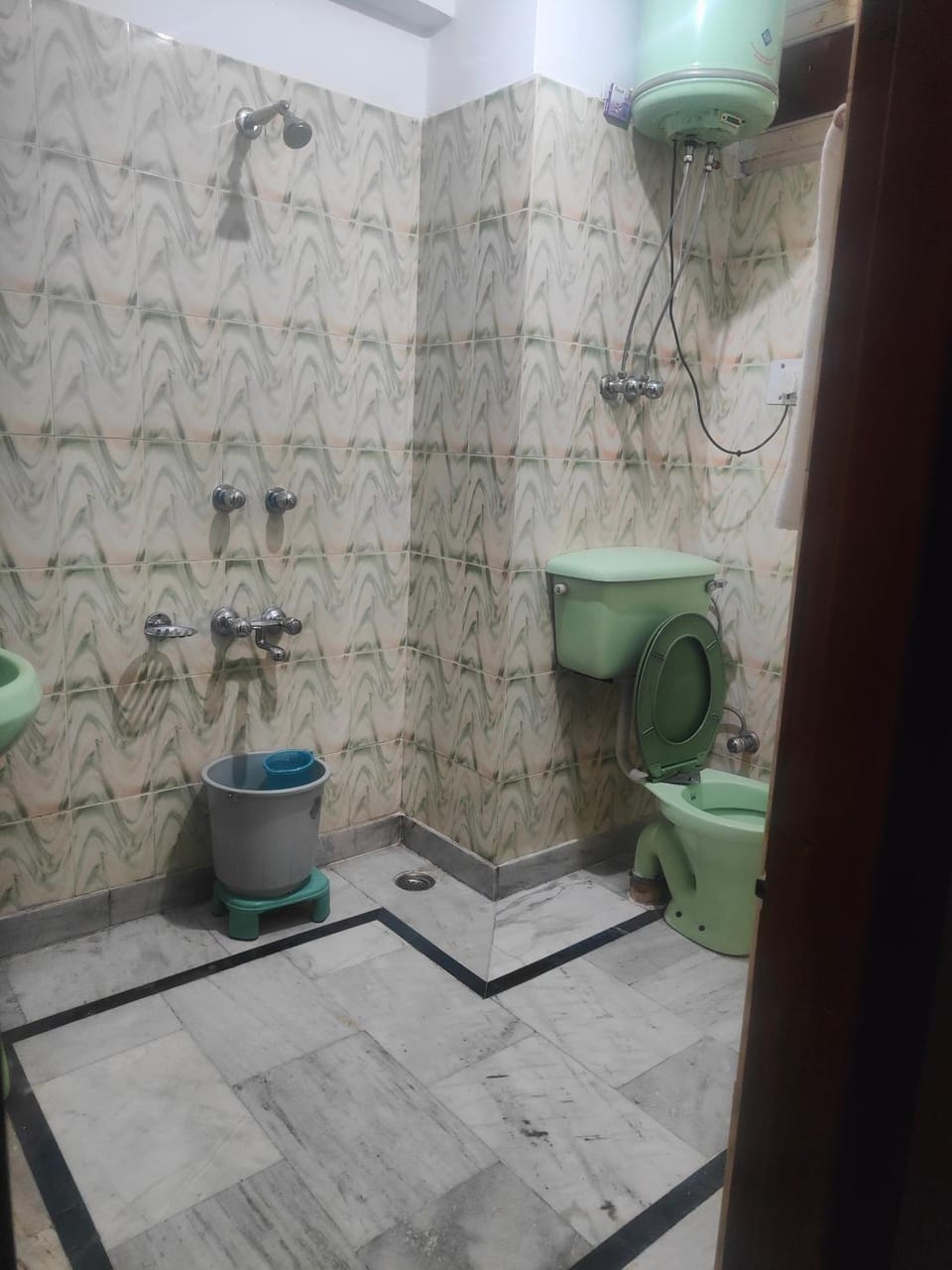 Shower, Toilet, Bathroom