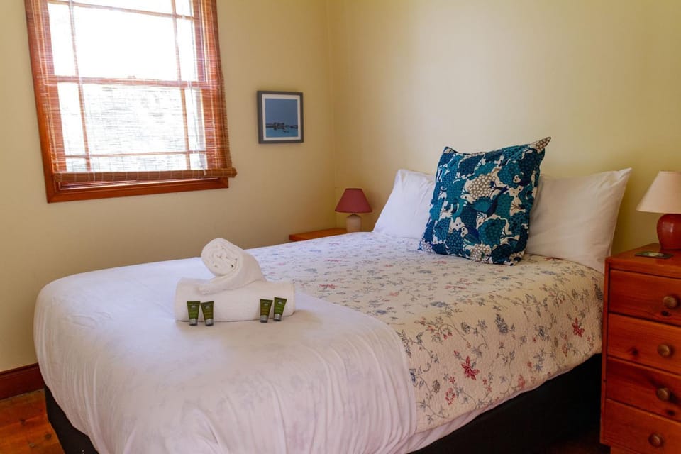 Cliff Cottage - Noraville House in Central Coast