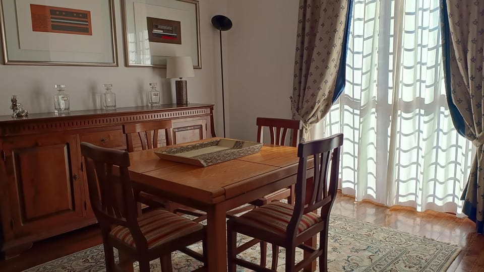 Communal lounge/ TV room, Living room, Seating area