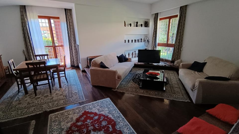 TV and multimedia, Living room, Photo of the whole room, Seating area
