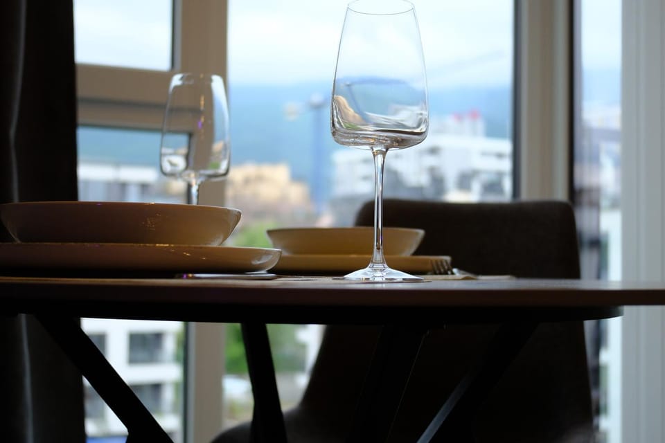 Dining area, Food, Drinks