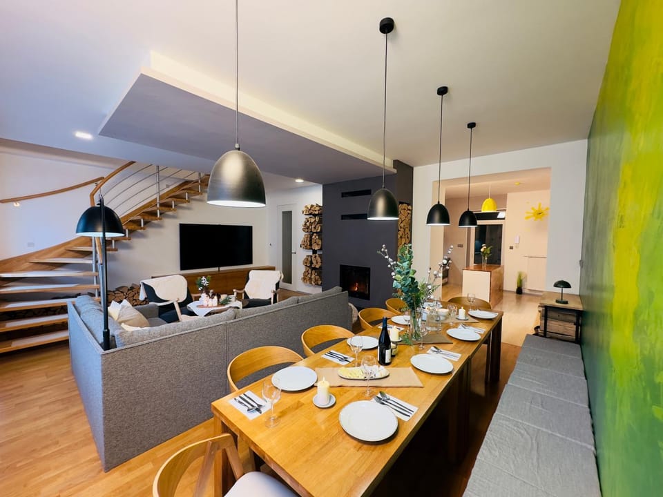 Communal lounge/ TV room, Seating area, Dining area