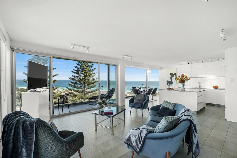 Breathtaking Oceanview Penthouse With Beach Access Apartment in Perth