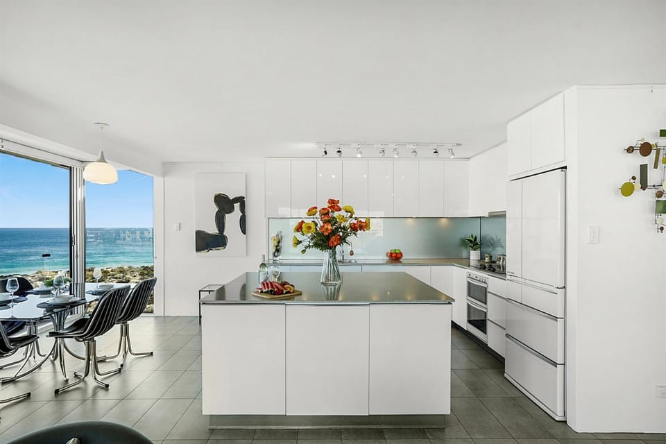 Breathtaking Oceanview Penthouse With Beach Access Apartment in Perth