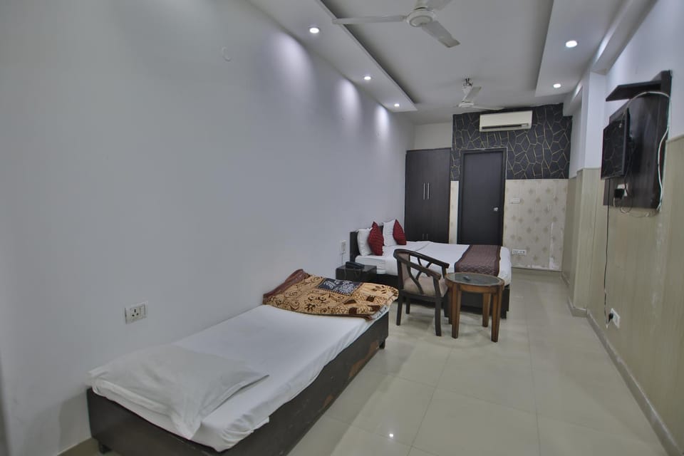 Bed, Photo of the whole room, air conditioner