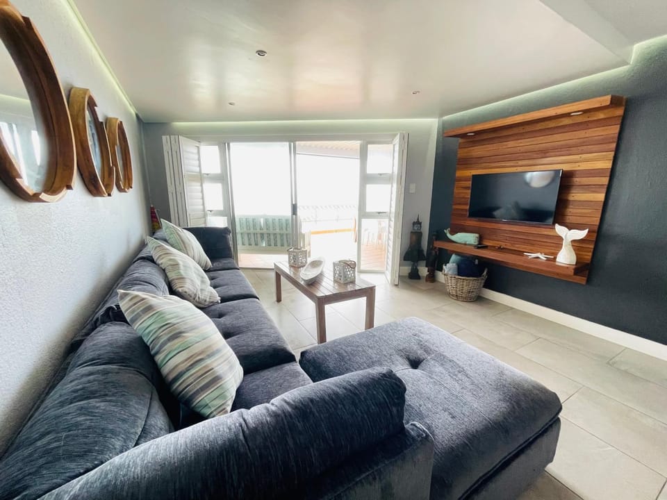 Beachy Seaside Serenity Apartment in KwaZulu-Natal