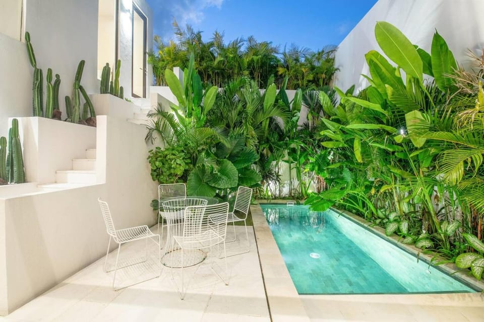 Modern 3BR enclosed living near Revolver House in North Kuta