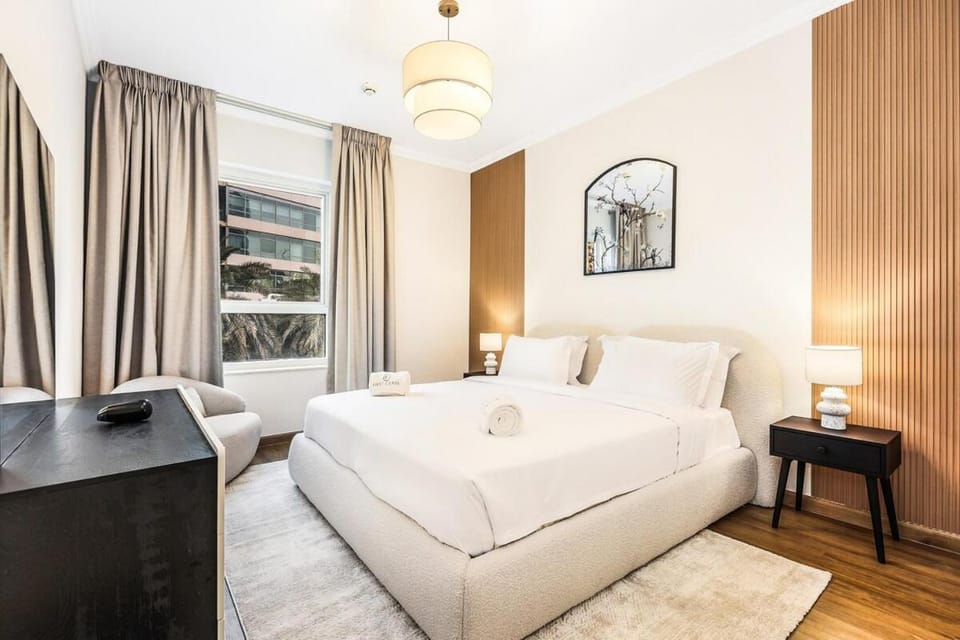 Luxury 1BR Dubai Marina Apartment Walk to JBR Beach & Marina Yacht Club Apartment in Dubai