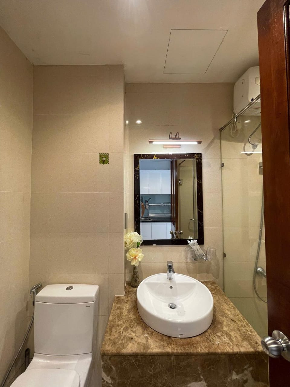 Shower, Toilet, Bathroom, towels