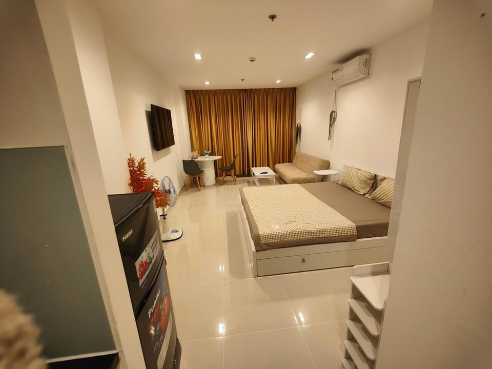 Bed, TV and multimedia, Photo of the whole room, Bedroom, air conditioner