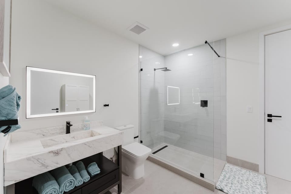 Shower, Bathroom, Bath, towels