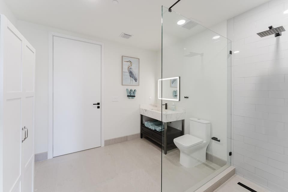 Shower, Toilet, Bathroom, towels