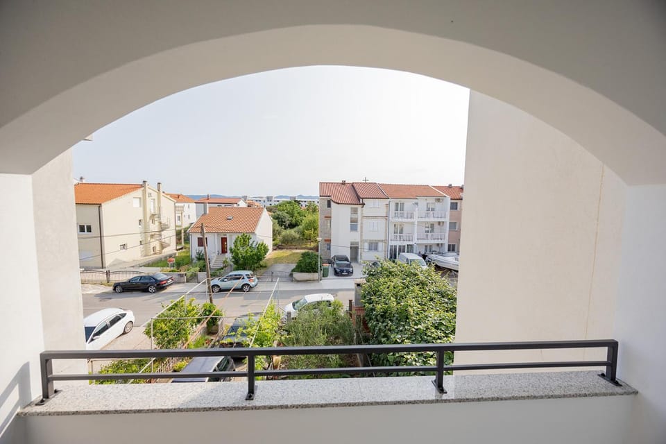 Day, Neighbourhood, Balcony/Terrace, Street view