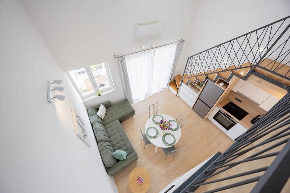 TV and multimedia, Kitchen or kitchenette, Living room, Seating area, Dining area