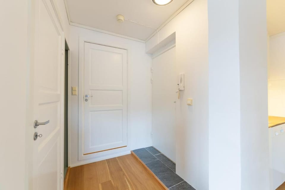 Facade/entrance, wardrobe