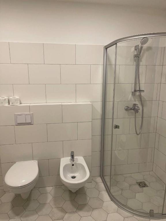 Shower, bidet