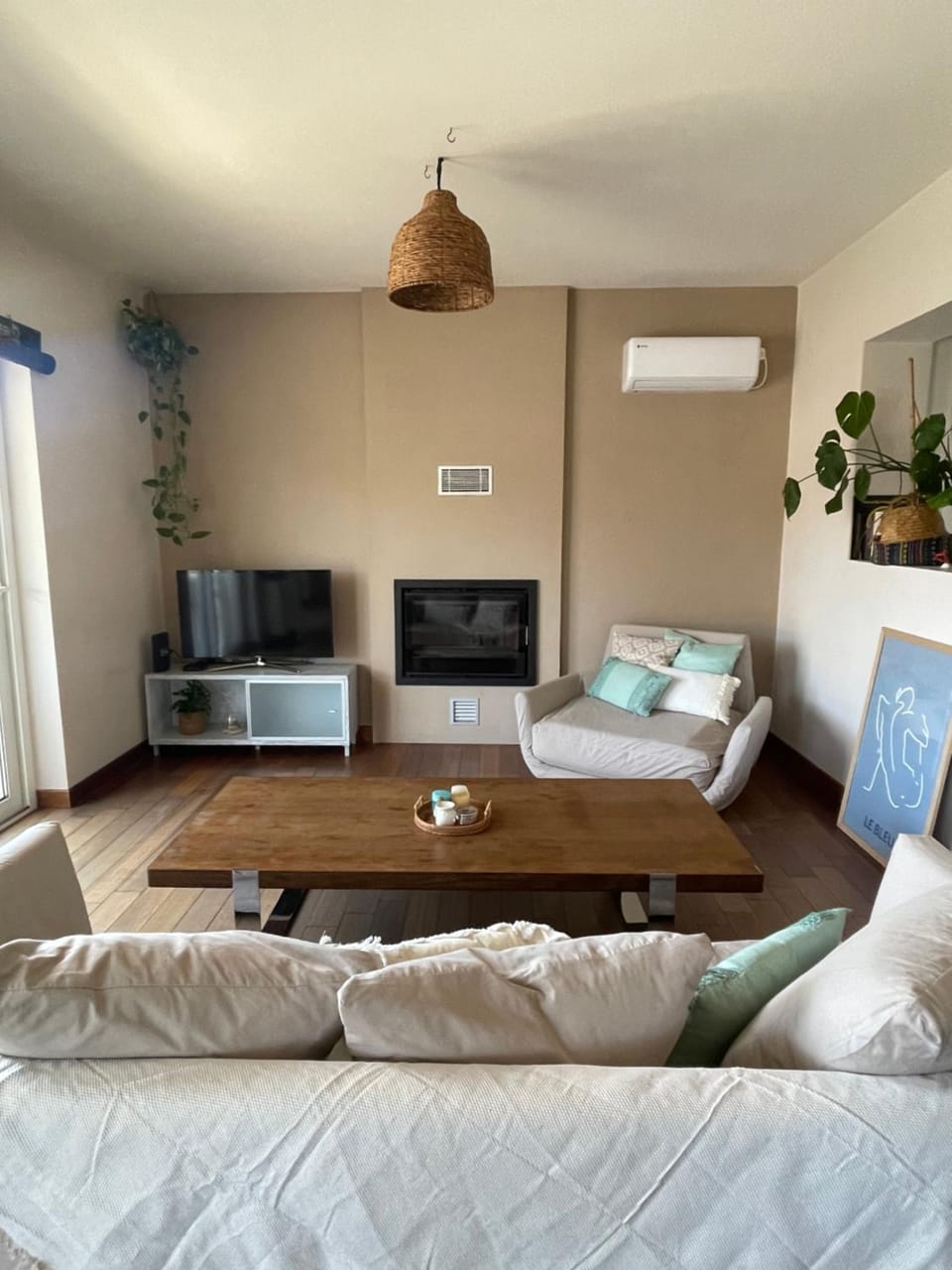 TV and multimedia, Living room, Evening entertainment