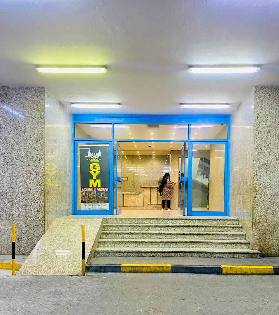 Facade/entrance