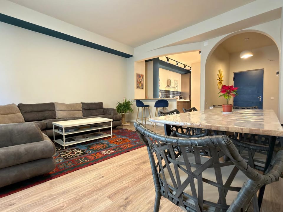 Living room, Seating area, Dining area