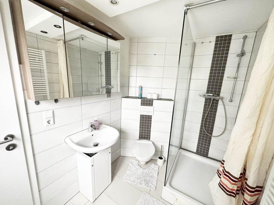 Shower, Toilet, Bathroom