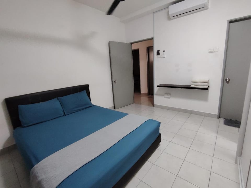 Bed, Photo of the whole room, Bedroom, wardrobe, air conditioner