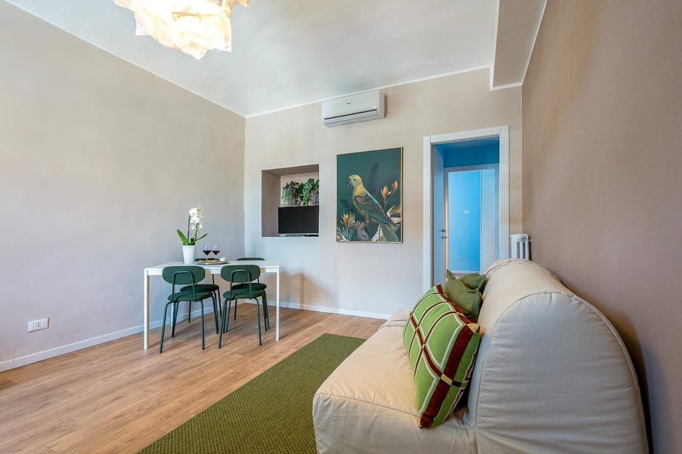 Living room, Seating area, Dining area, air conditioner