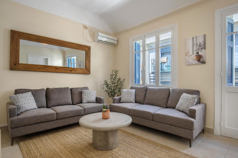 Living room, Seating area, air conditioner