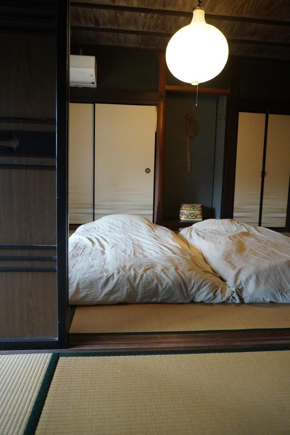 Photo of the whole room, Bedroom, air conditioner