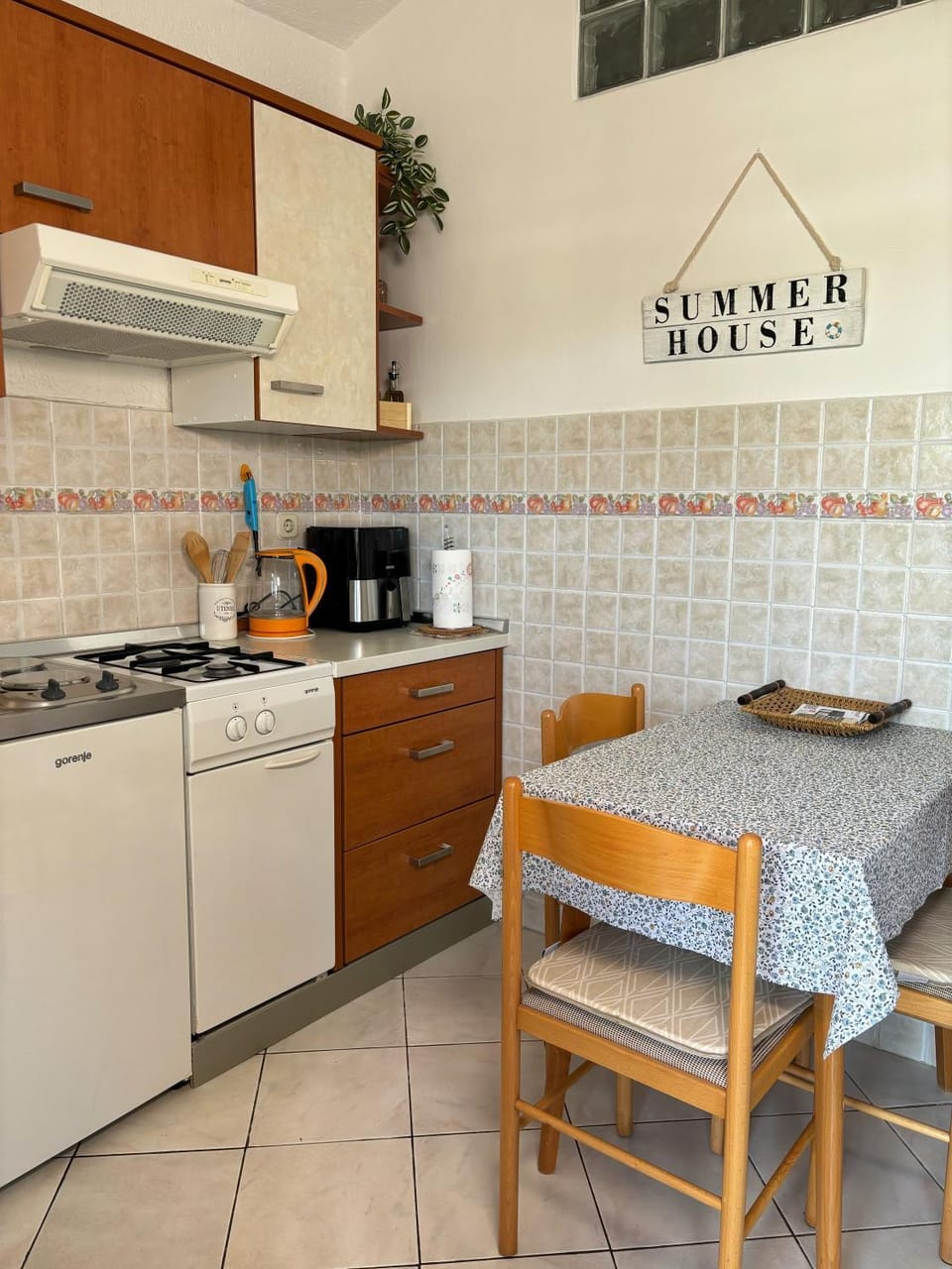 Coffee/tea facilities, Dining area, Dinner, stove, toaster, kitchen, kitchen
