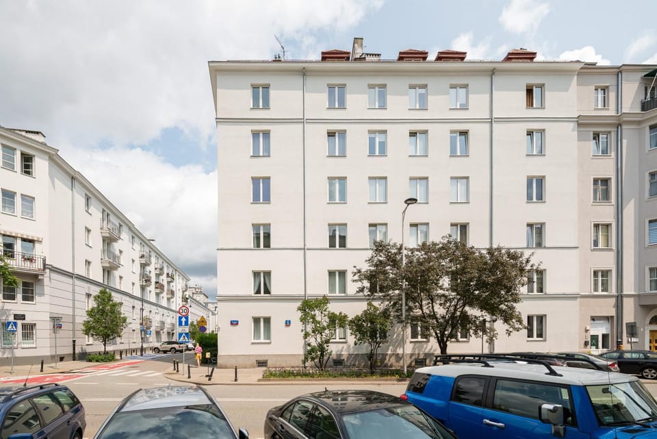 Property building, Neighbourhood, Location