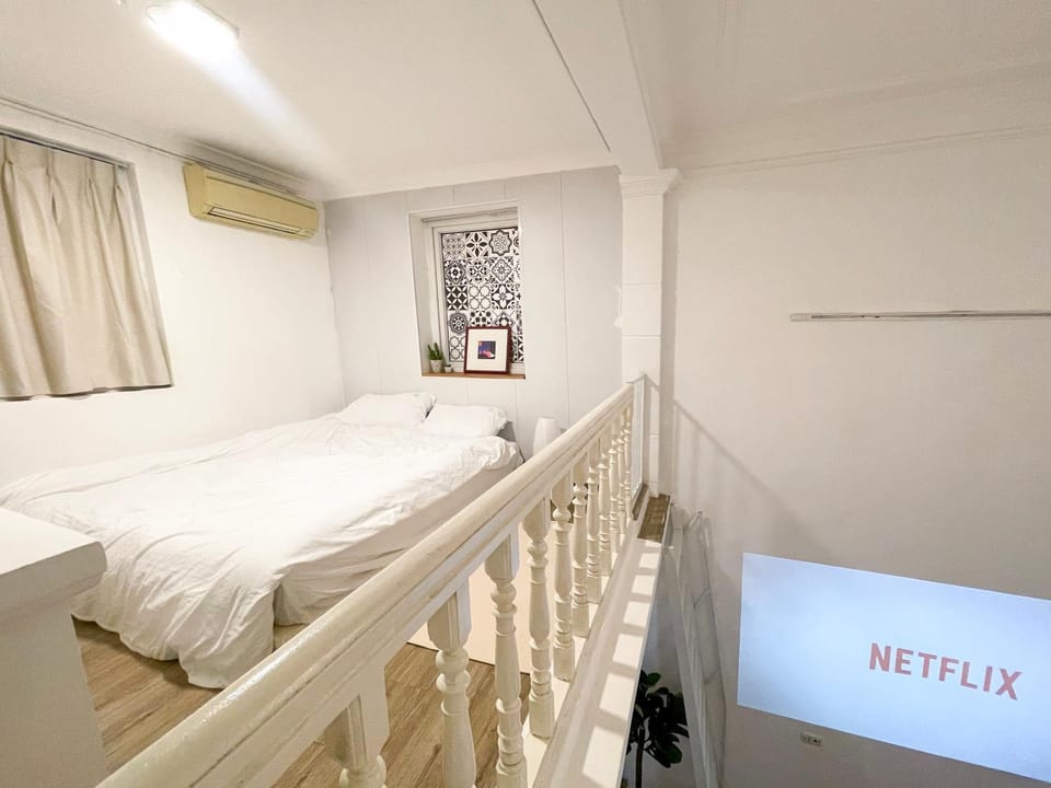 Bed, Bedroom, air conditioner