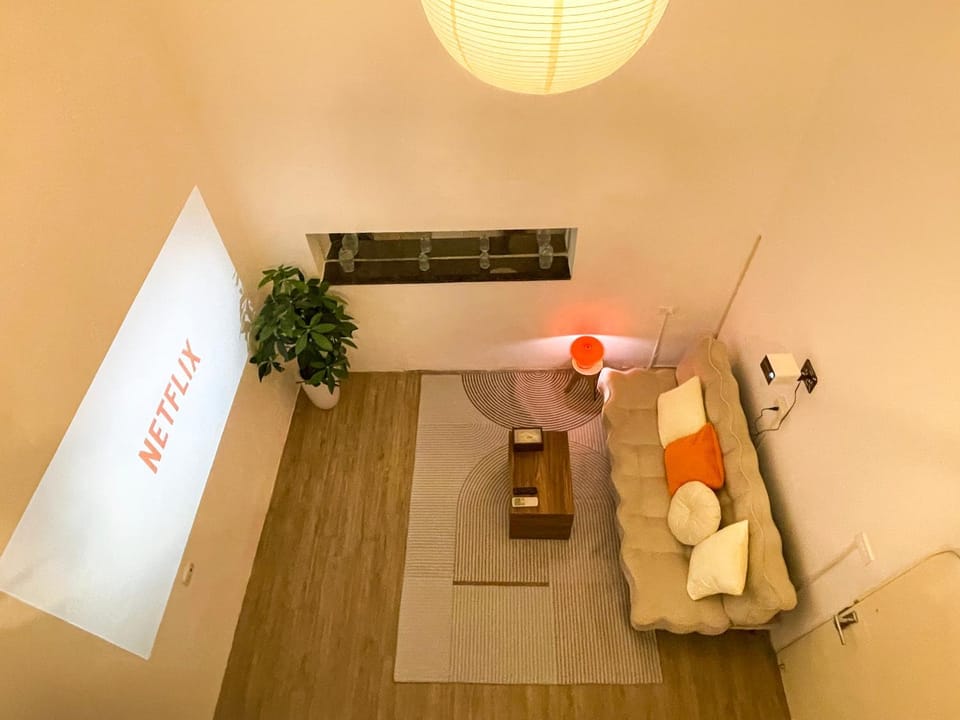 Living room, Photo of the whole room