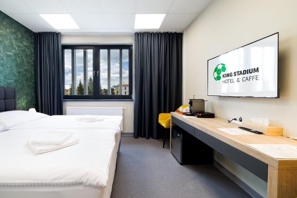 TV and multimedia, Photo of the whole room, Bedroom