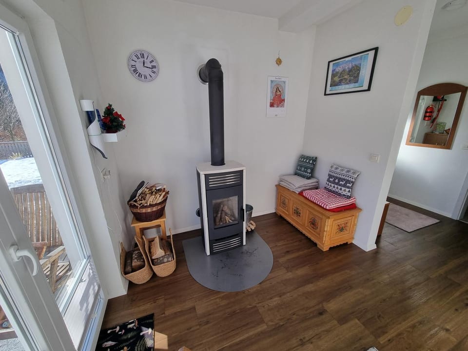 Winter, Living room, fireplace