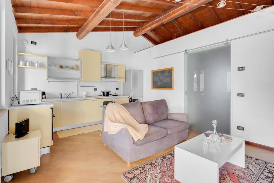 TV and multimedia, Kitchen or kitchenette, Living room, Dining area, oven, stove