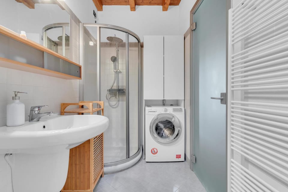 Shower, Bathroom, towels, washing machine