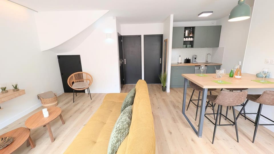 Living room, kitchen