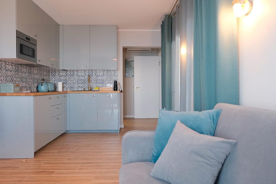Kitchen or kitchenette, Living room, Seating area, stove
