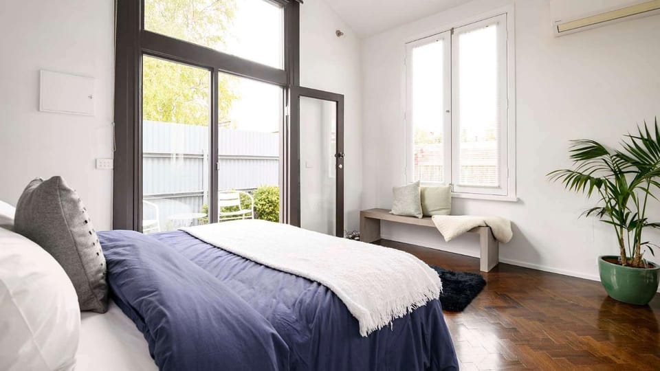 Bed, Bedroom, towels, air conditioner