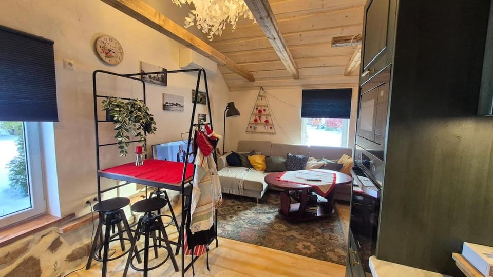 Communal lounge/ TV room, TV and multimedia, Living room, Seating area, Dining area, Evening entertainment
