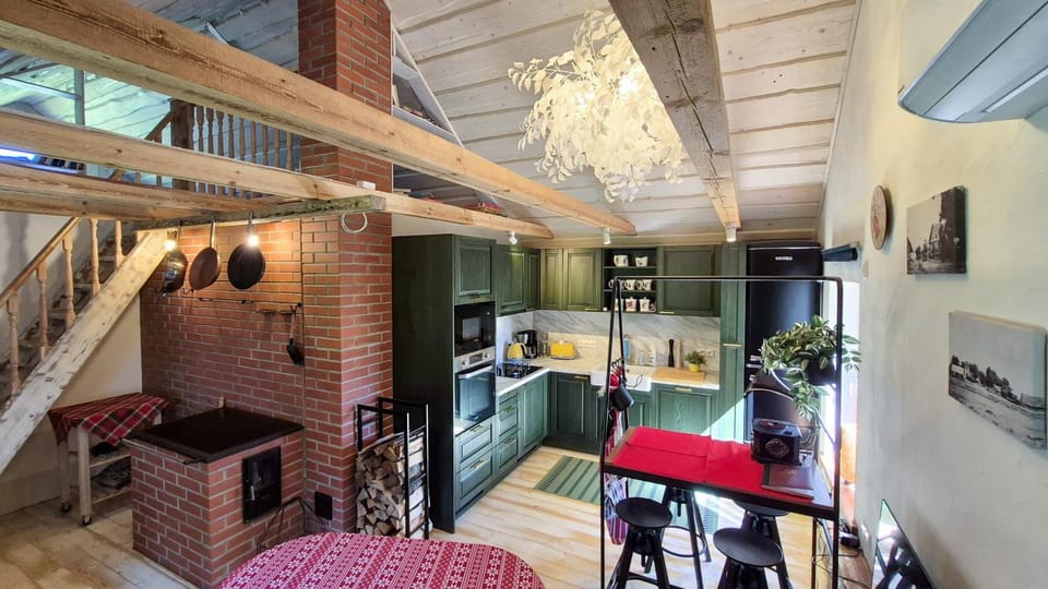 TV and multimedia, Living room, Dining area, fireplace, kitchen