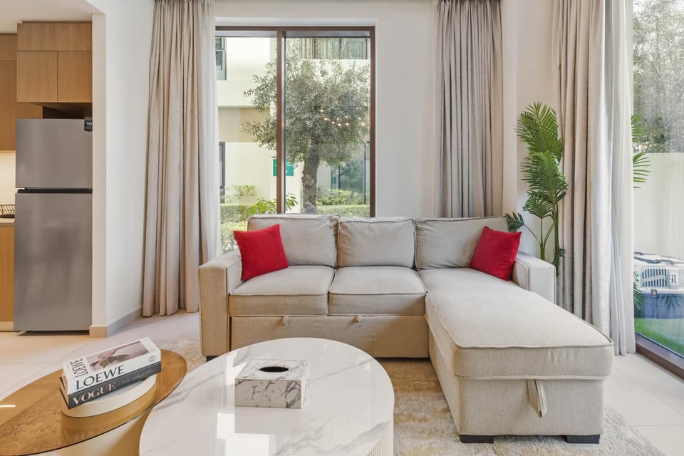 Modern 1BR Apartment Near Creek Beach with Pool & Balcony - Holiday Boulevard Apartment in Dubai