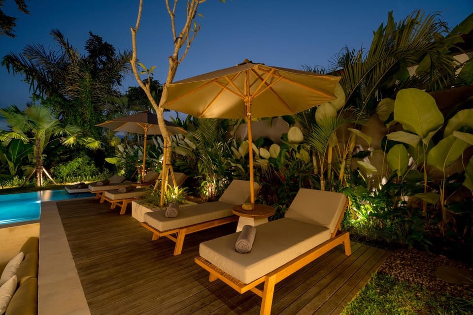 Natural landscape, View (from property/room), Seating area, Garden view, Pool view, Swimming pool, sunbed