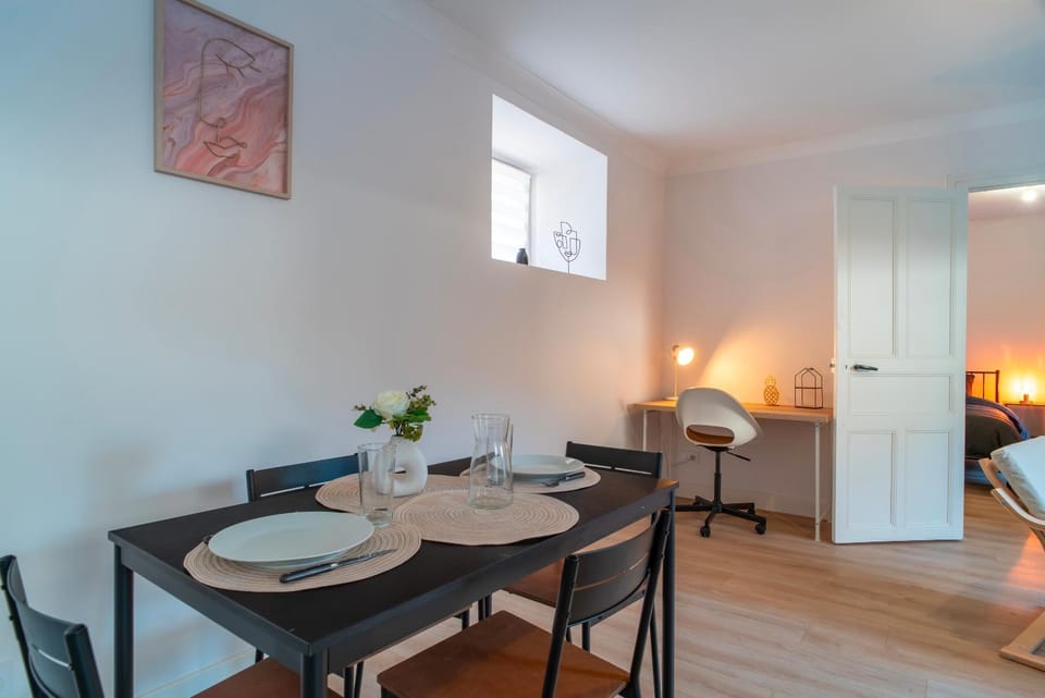 Seating area, Dining area