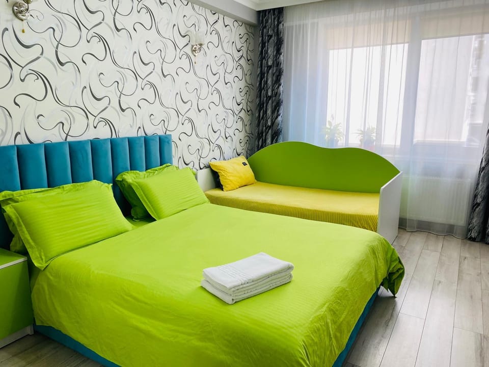Bed, Photo of the whole room, Bedroom, towels