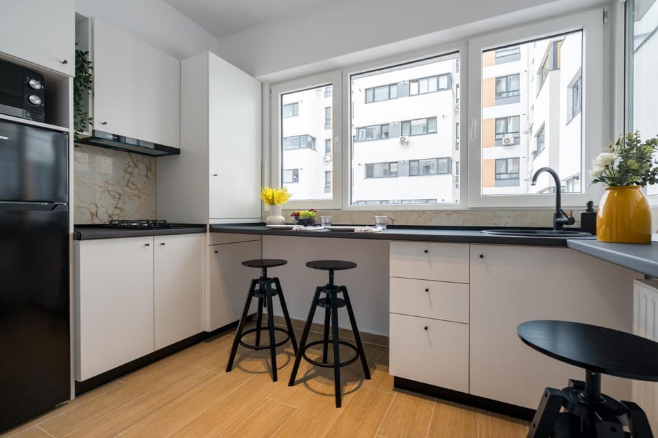 Kitchen or kitchenette, Dining area, stove
