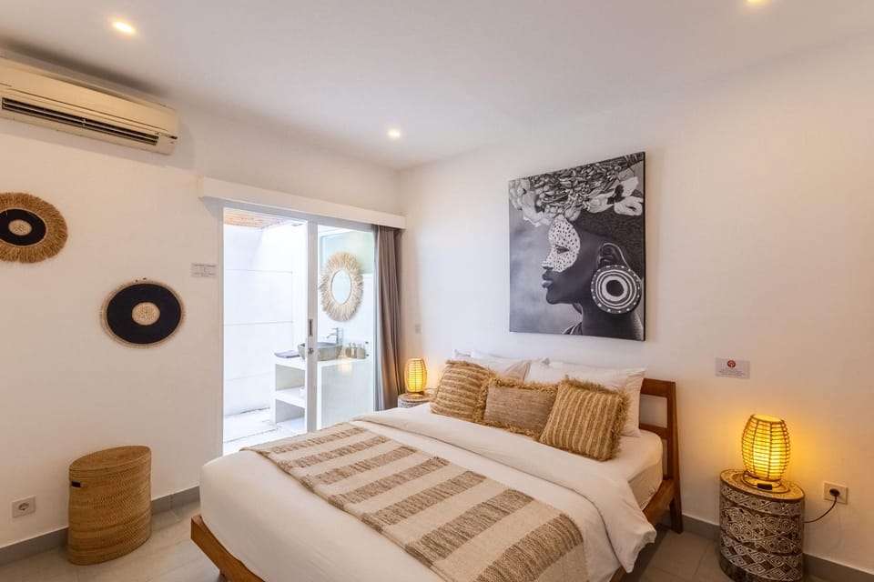 Bed, Living room