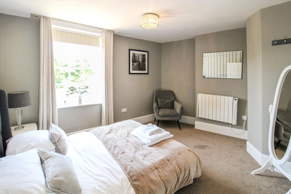 The Fraya Suite at Sterling house Short Stays Apartment in Basingstoke
